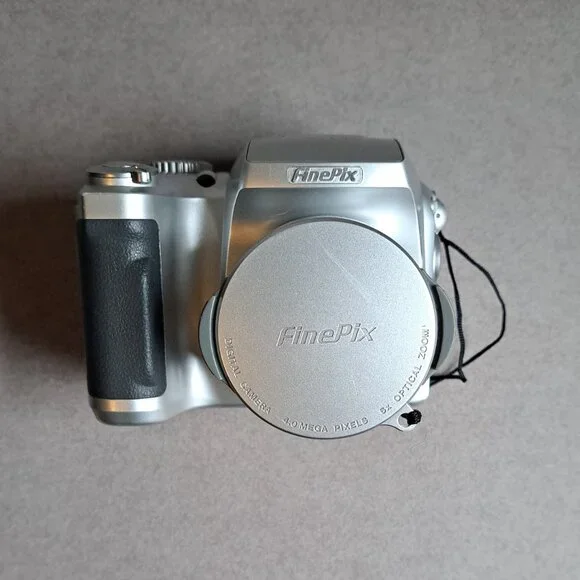 Fujifilm Finepix S3100 USED Digital Camera (NO CARD, 4MP, 6x Optical Zoom) PM - Picture 9 of 13
